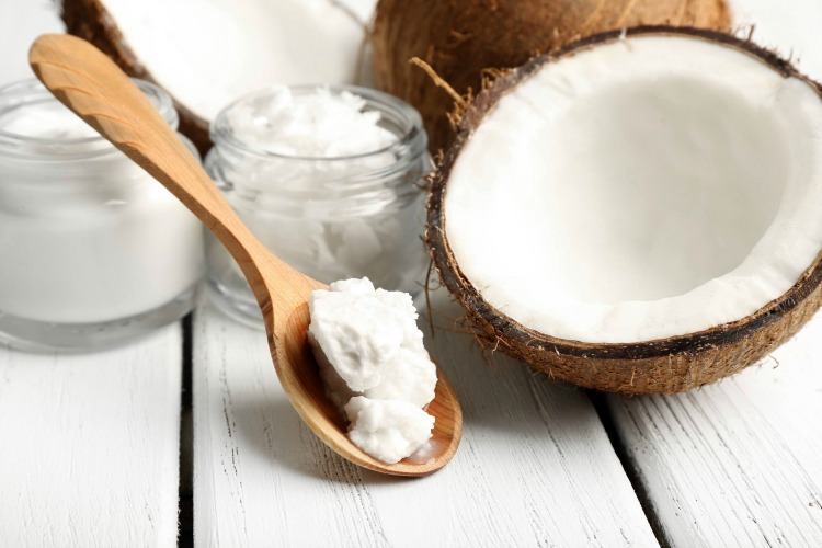 5 façons d’utiliser l’huile de noix de coco au quotidien
