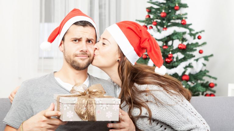 Les 10 pires cadeaux à offrir à ton chum pour Noël