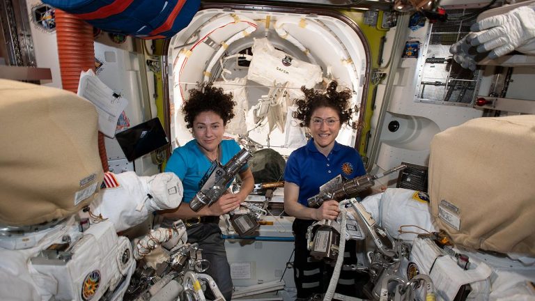 #AllWomanSpacewalk – J’suis sortie avec mes chums de filles… dans l’espace!