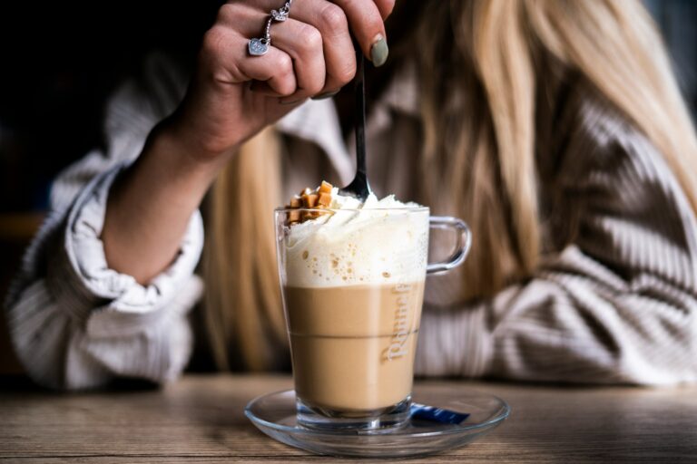 Pimpez votre pause-café avec ces 4 recettes de cafés gourmands